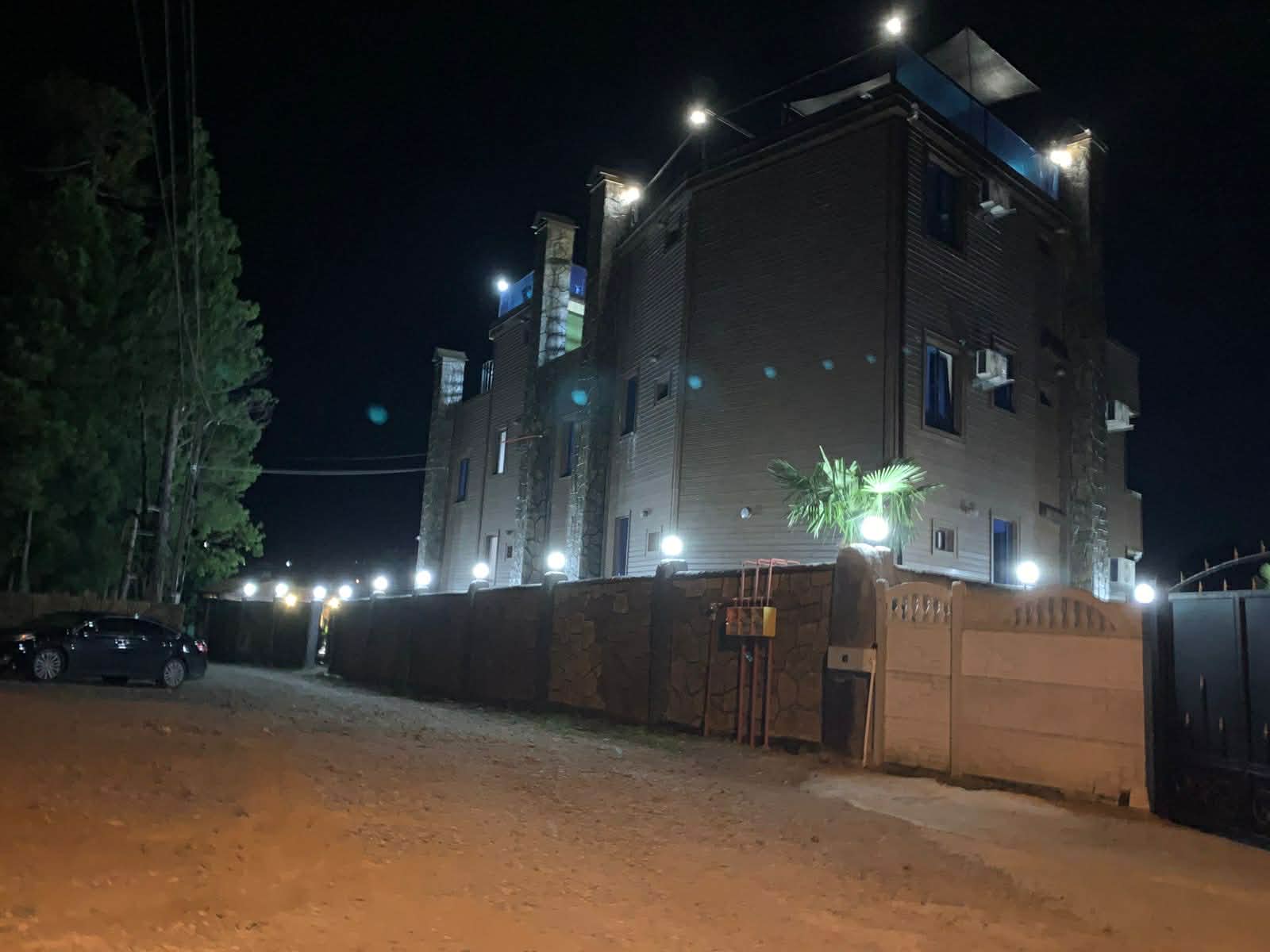 Villa Harmony ღამით